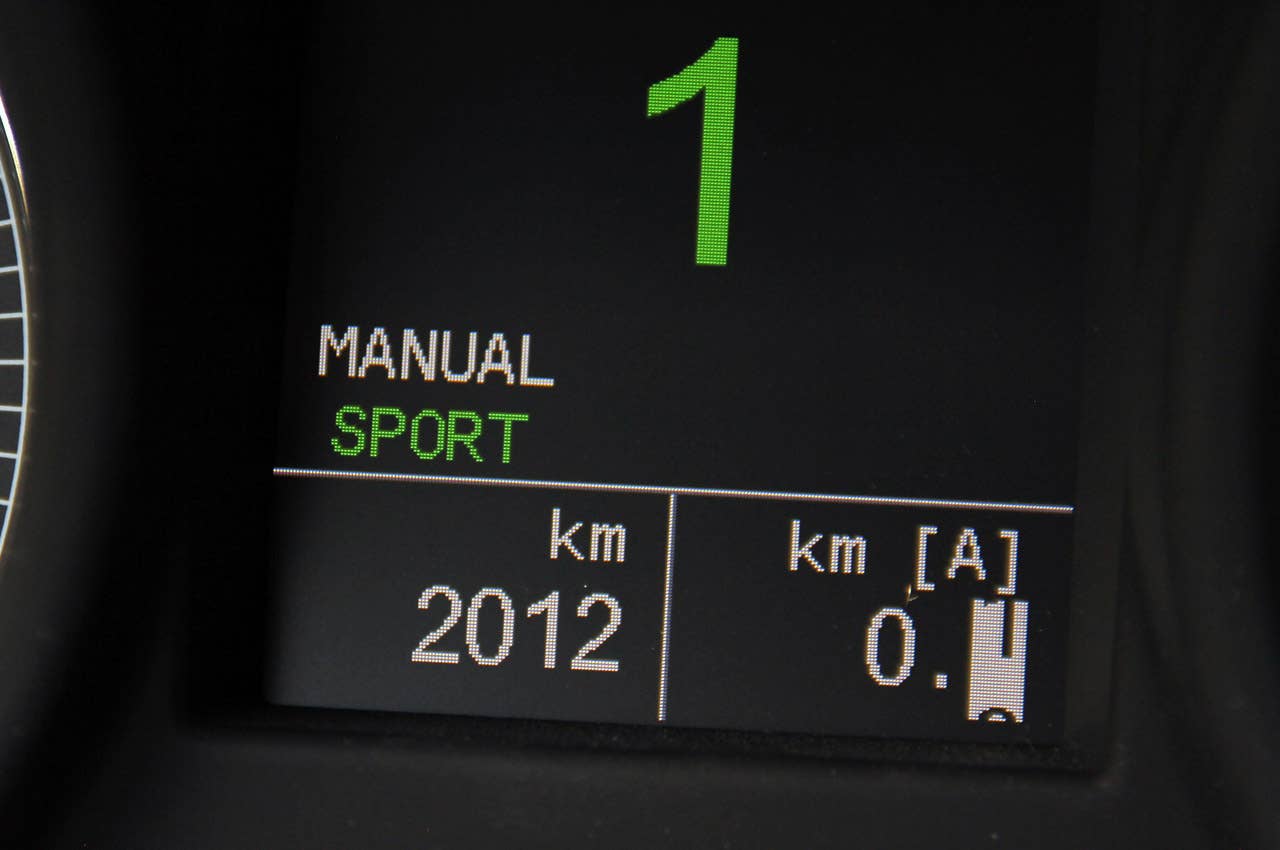 2013 Maserati GranTurismo Sport transmission display