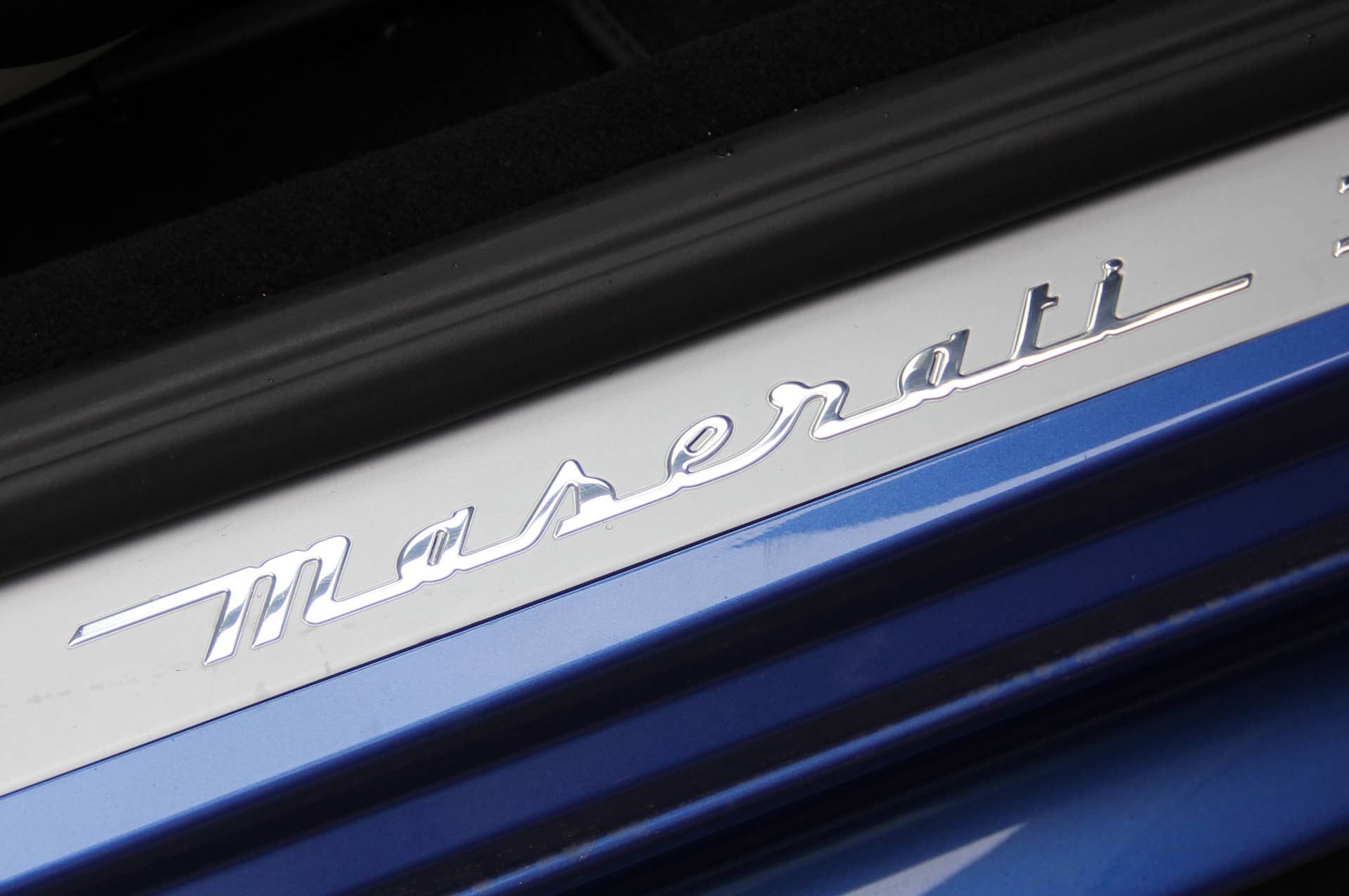 2013 Maserati GranTurismo Sport sill plate