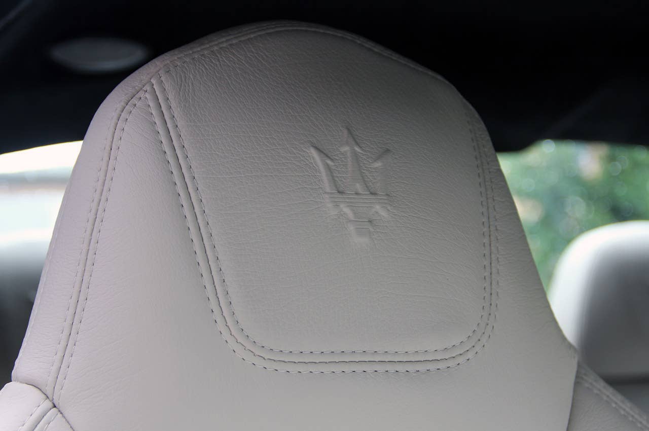 2013 Maserati GranTurismo Sport seat detail