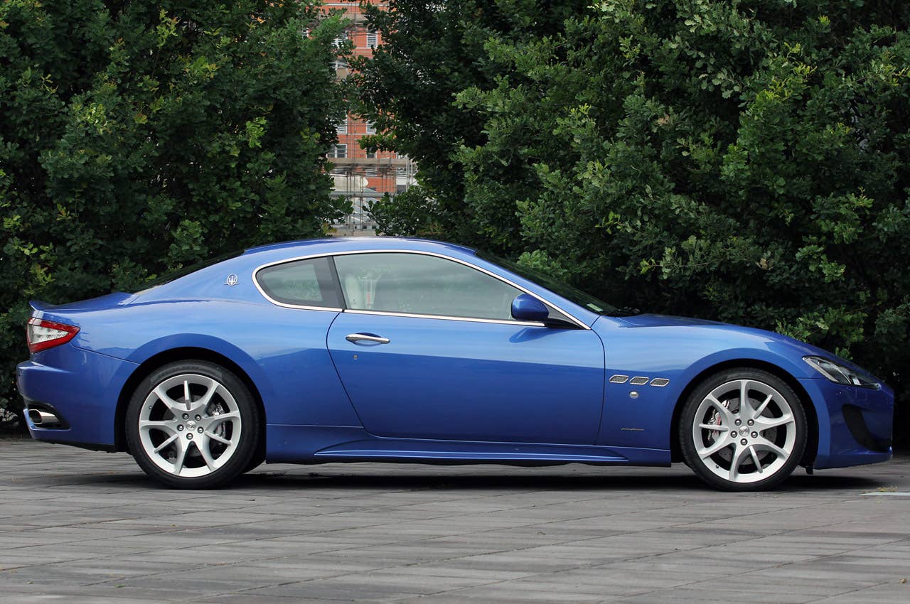 2013 Maserati GranTurismo Sport side view