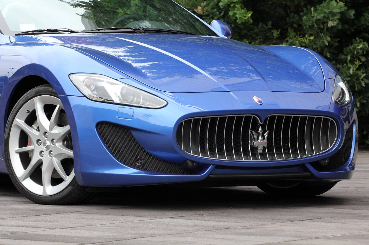 2013 Maserati GranTurismo Sport front detail