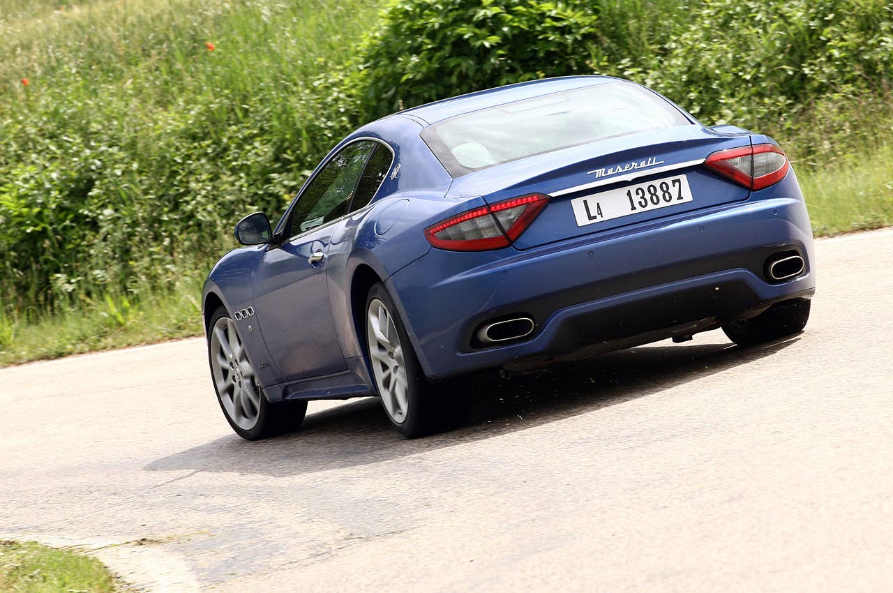 2013 Maserati GranTurismo Sport driving