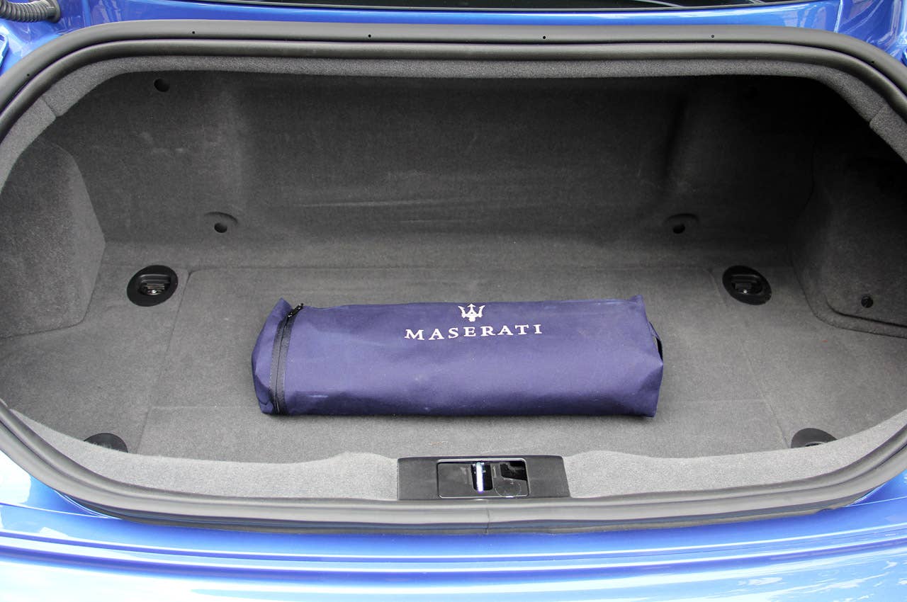 2013 Maserati GranTurismo Sport trunk