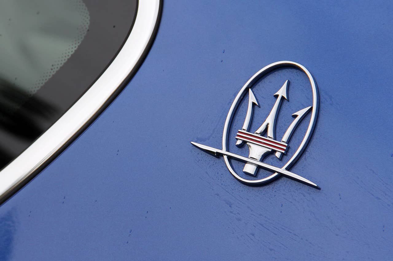 2013 Maserati GranTurismo Sport badge