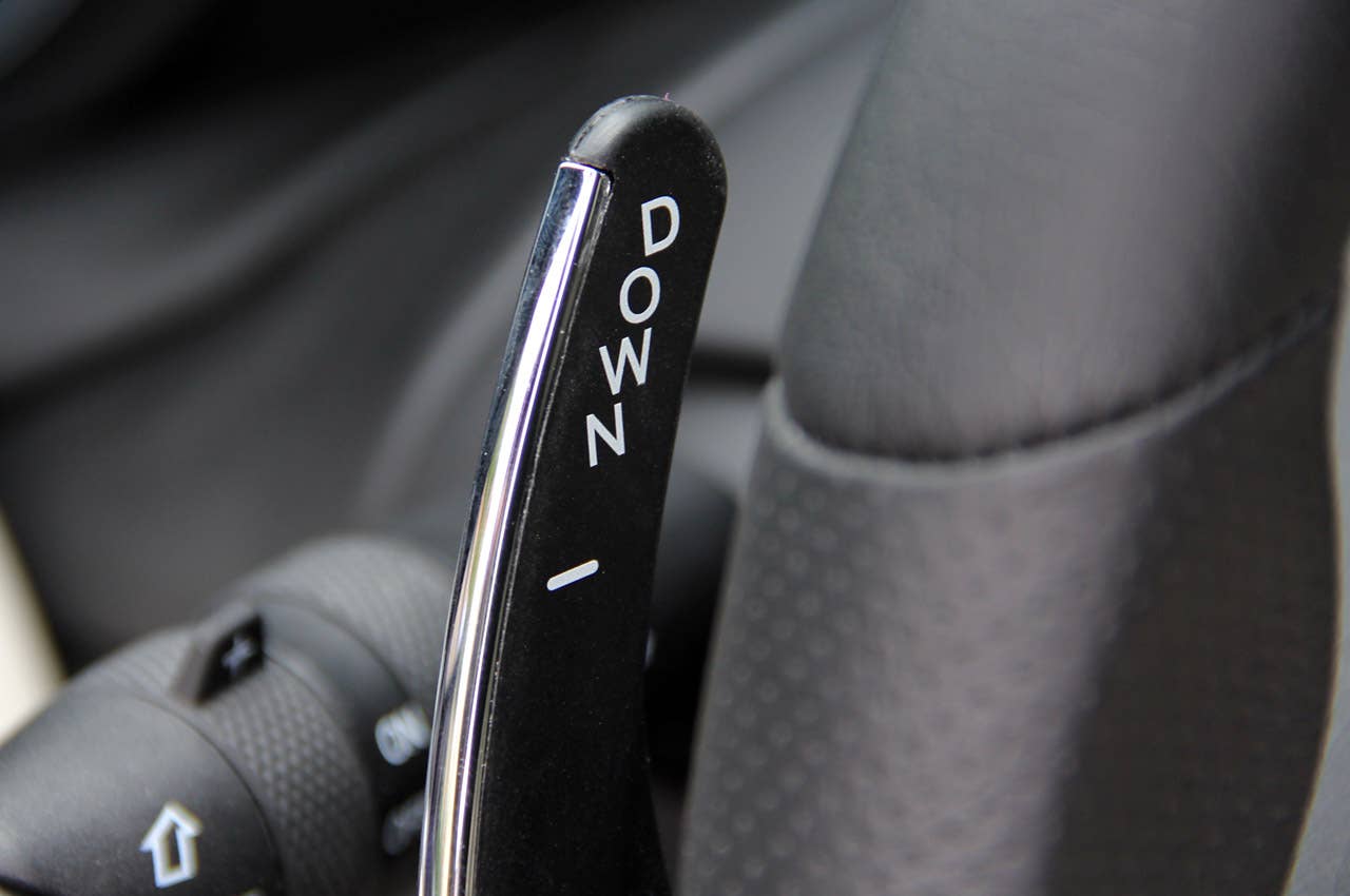 2013 Maserati GranTurismo Sport paddle shifter