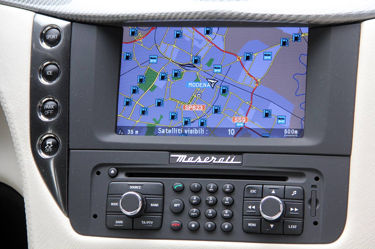 2013 Maserati GranTurismo Sport instrument panel