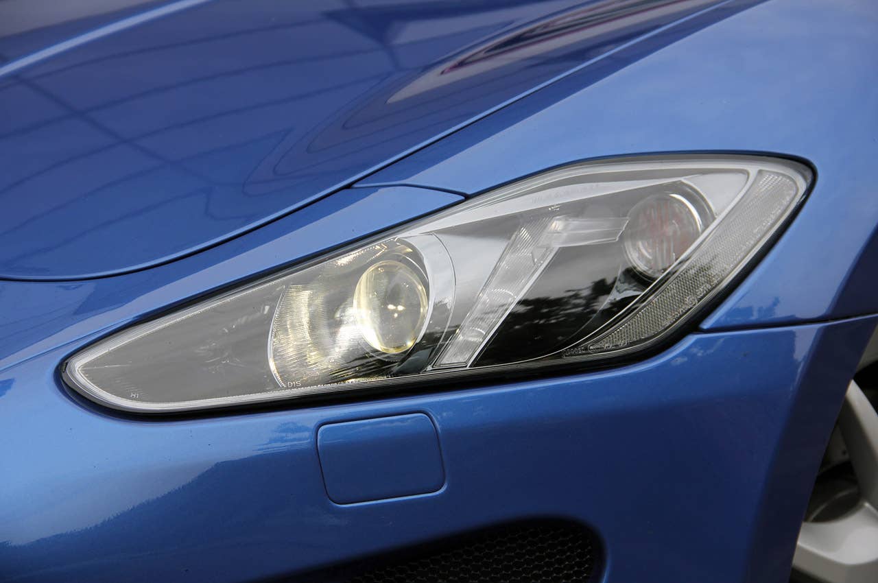2013 Maserati GranTurismo Sport headlight