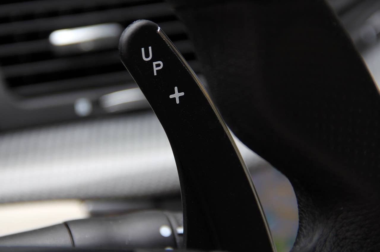2013 Maserati GranTurismo Sport paddle shifter
