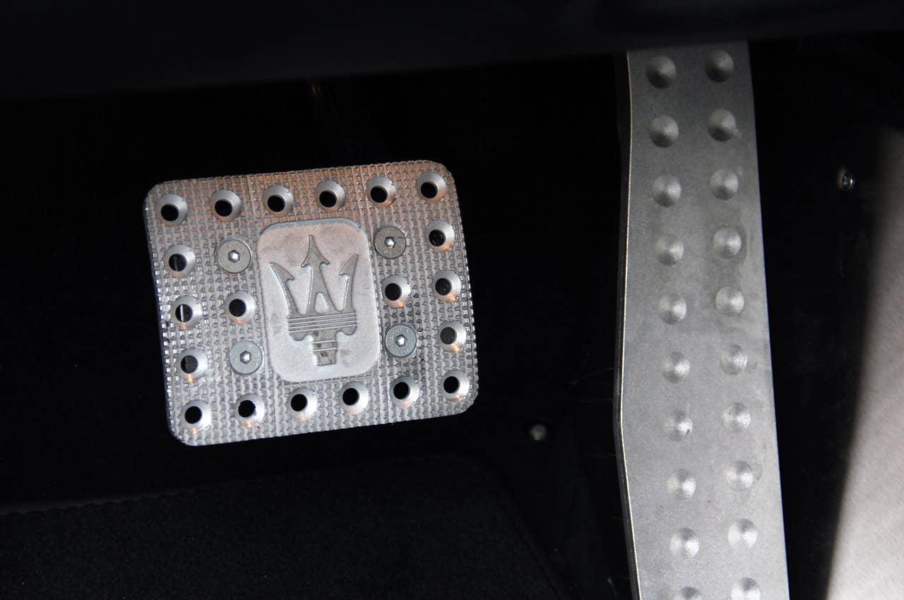 2013 Maserati GranTurismo Sport pedals
