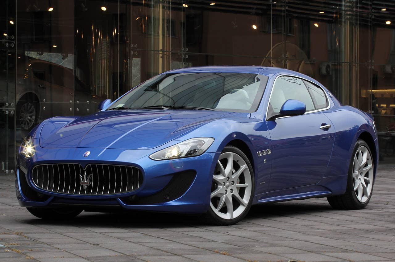 2013 Maserati GranTurismo Sport front 3/4 view