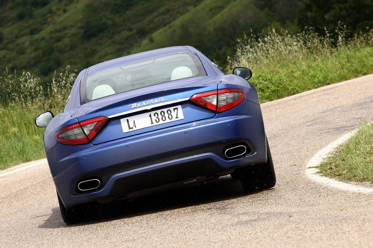 2013 Maserati GranTurismo Sport driving
