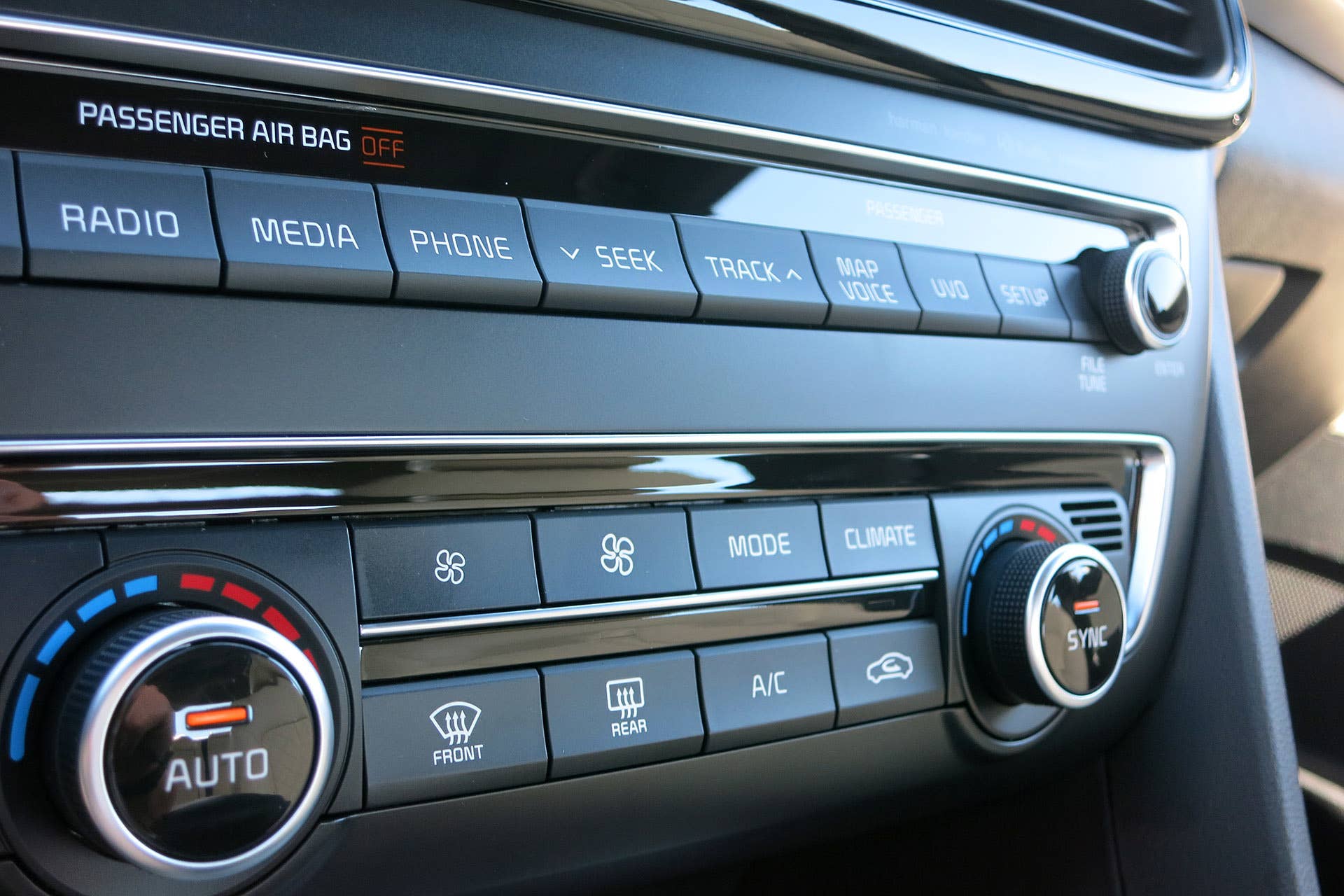 2016 Kia Optima 2.0T climate controls