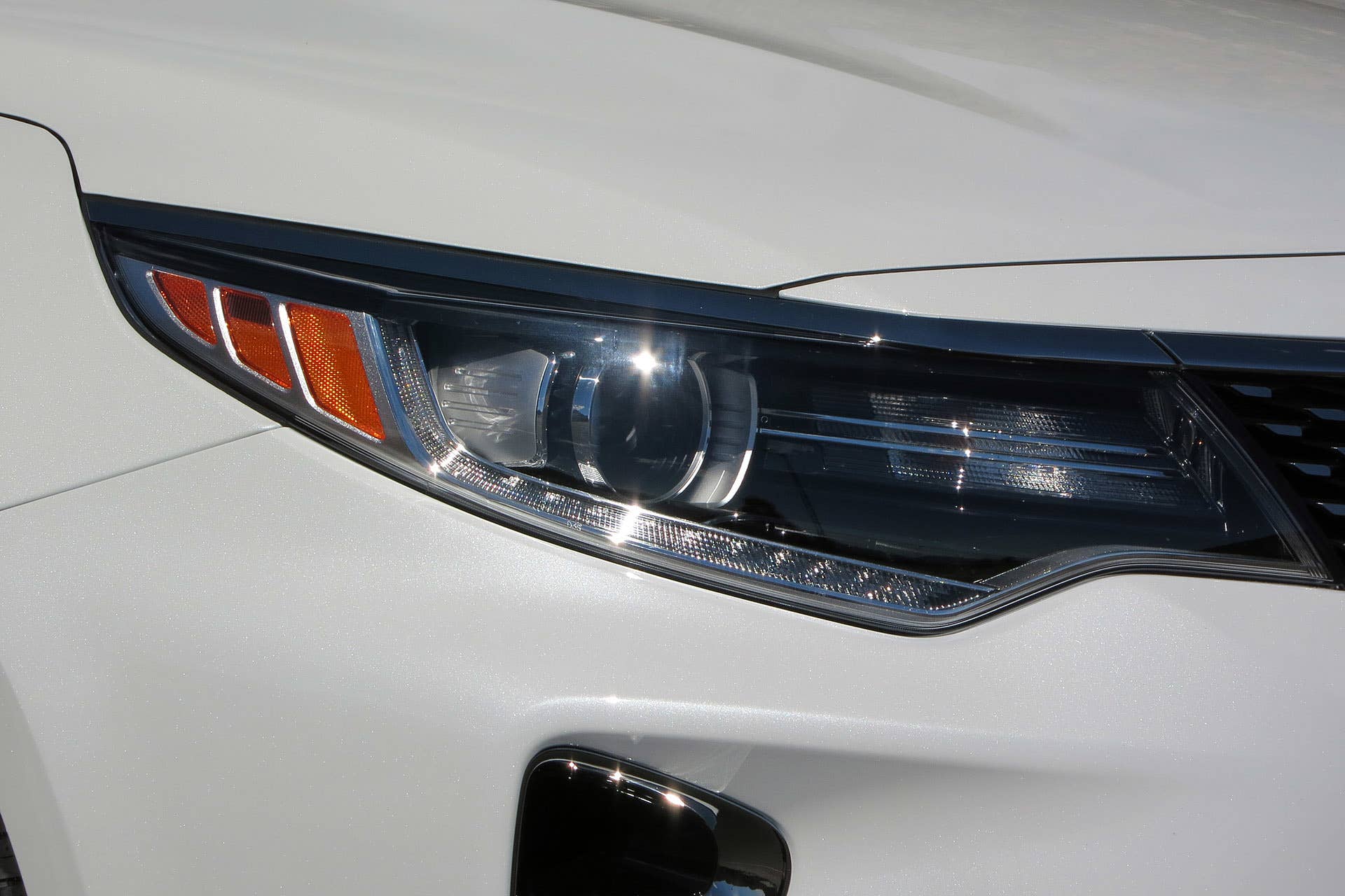 2016 Kia Optima 2.0T headlight