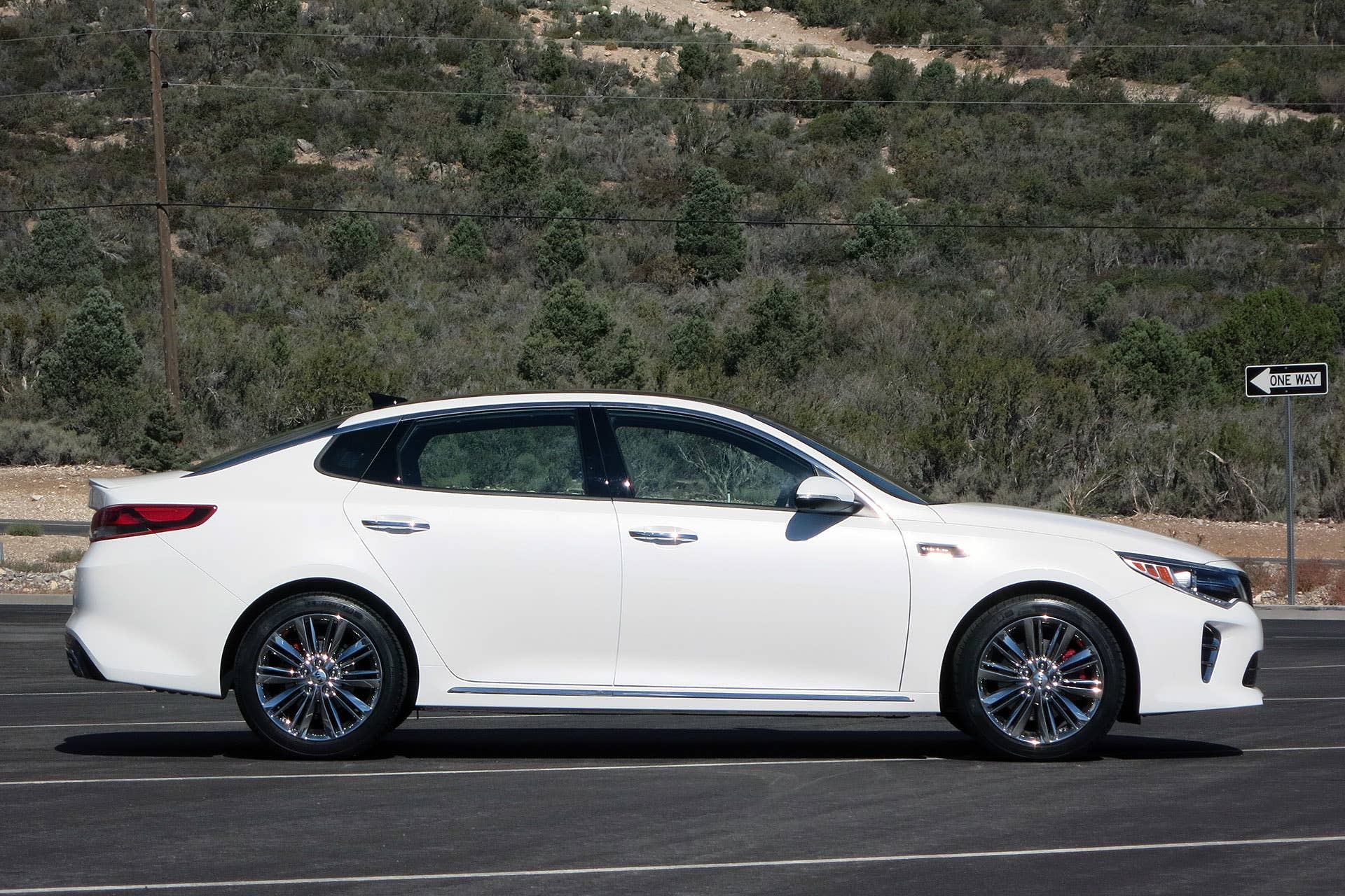 2016 Kia Optima 2.0T side view