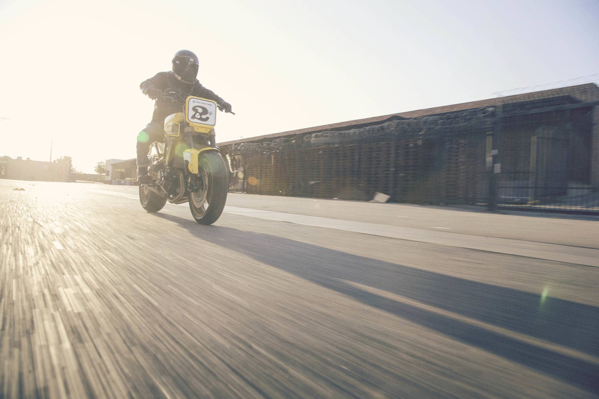Yamaha 900 Faster Wasp Roland Sands Design moving