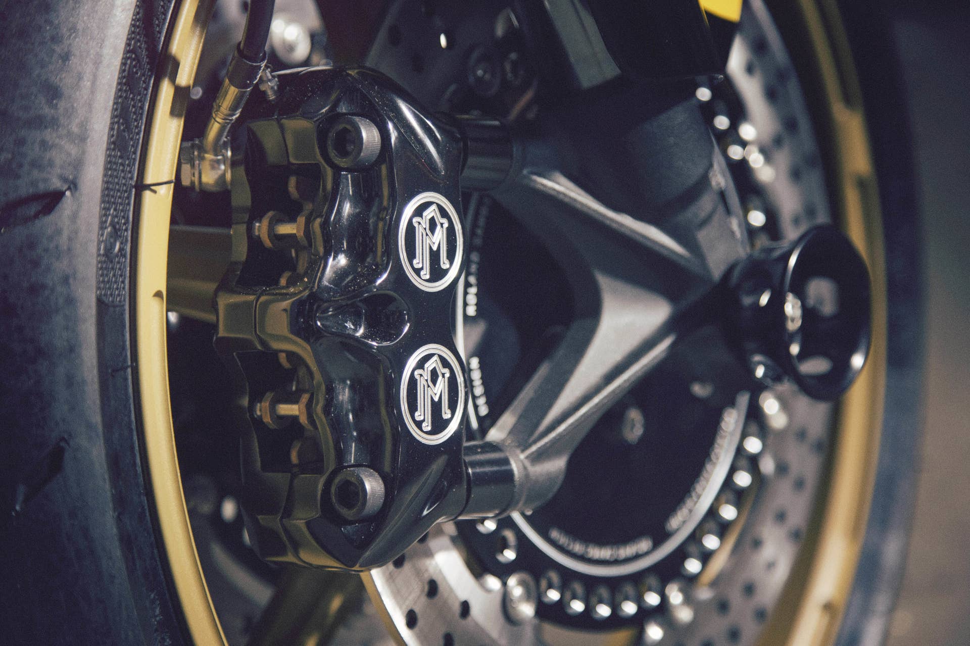 Yamaha 900 Faster Wasp Roland Sands Design detail