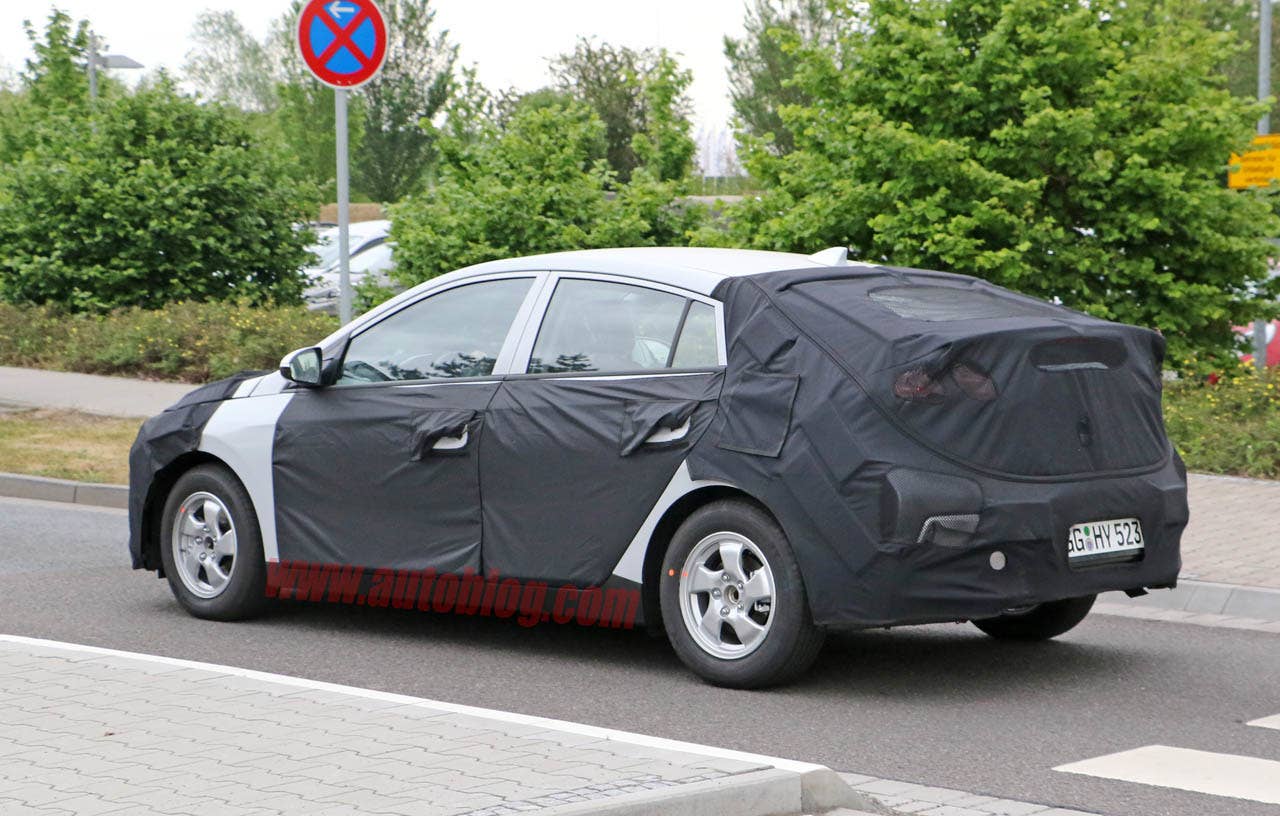 Hyundai hybrid prototype rear 3/4