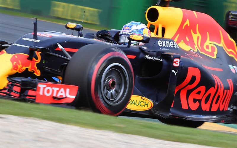 Daniel Ricciardo drives during the 2016 Australian F1 Grand Prix.