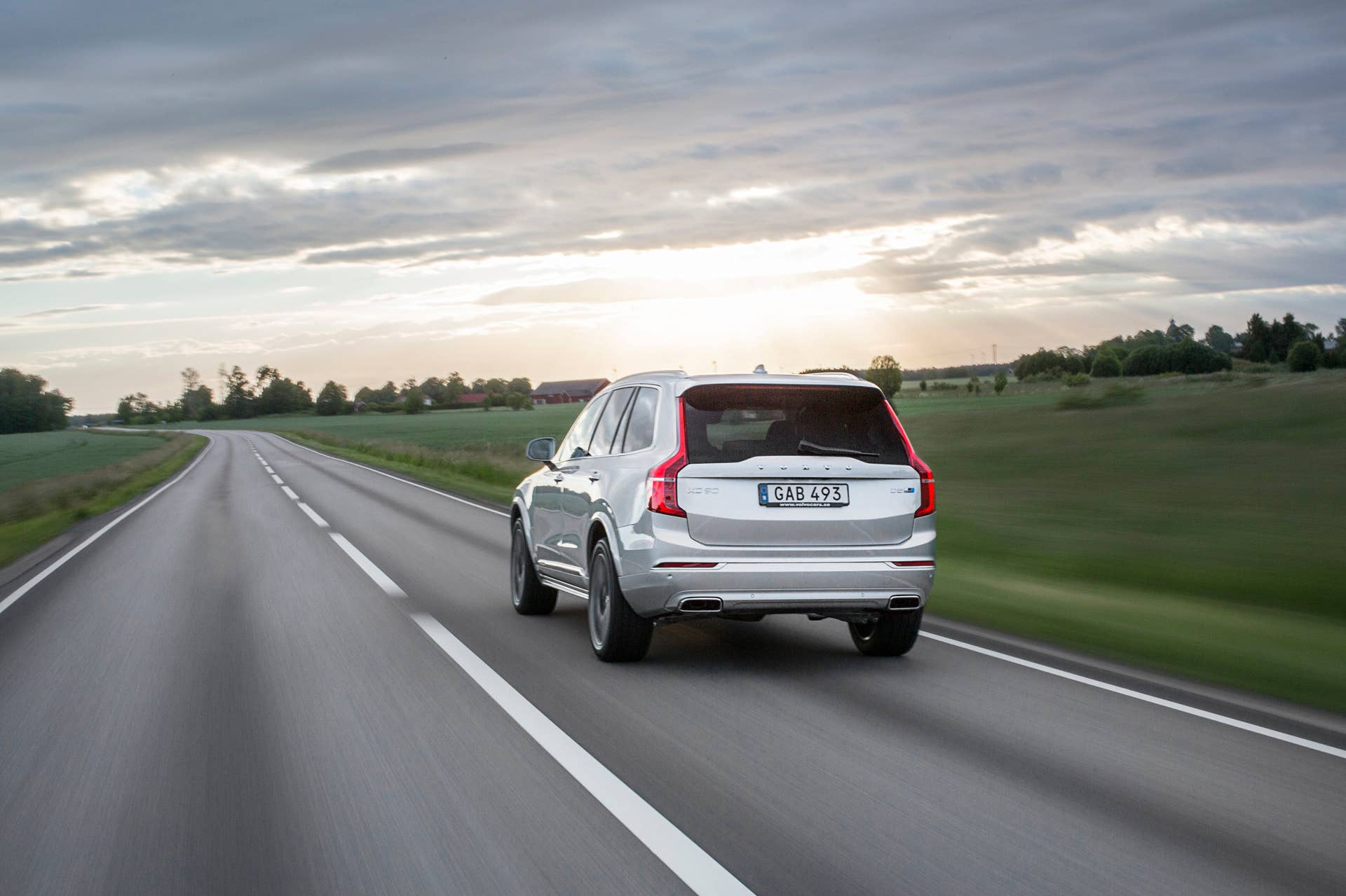 Polestar upgrades Volvo XC90 road moving rear 3/4