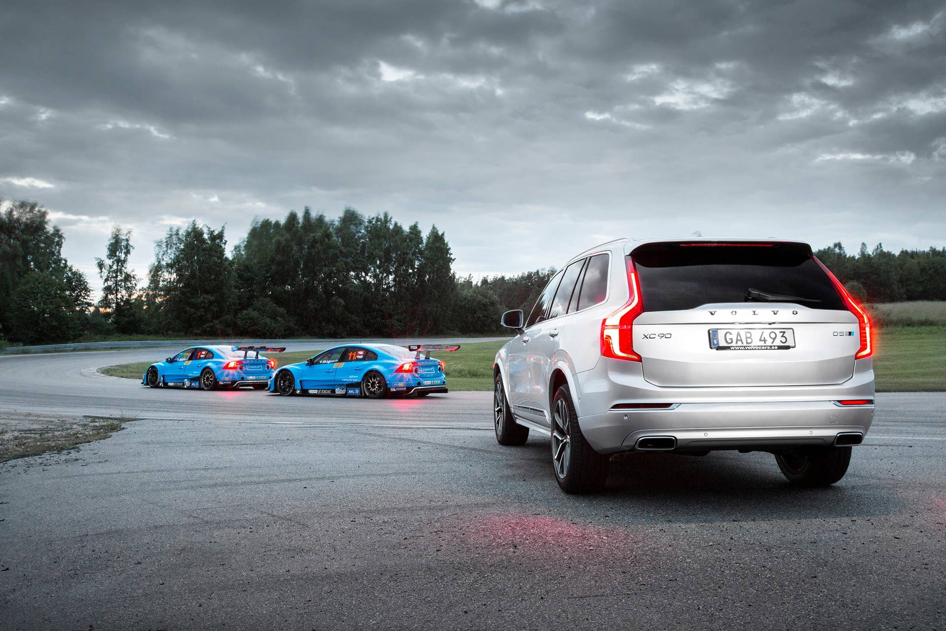 Volvo XC90 by Polestar rear track