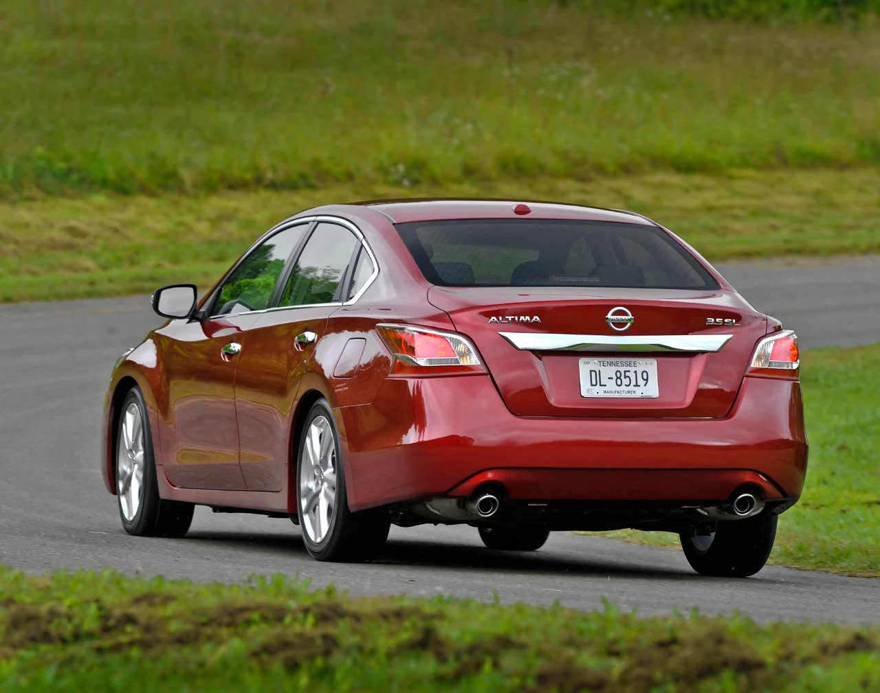 The most innovative version yet, the fifth-generation 2013 Nissan Altima builds on its strong reputation for quality and reliability and adds new levels of innovation, fuel-efficiency, dynamic performance and premium style.