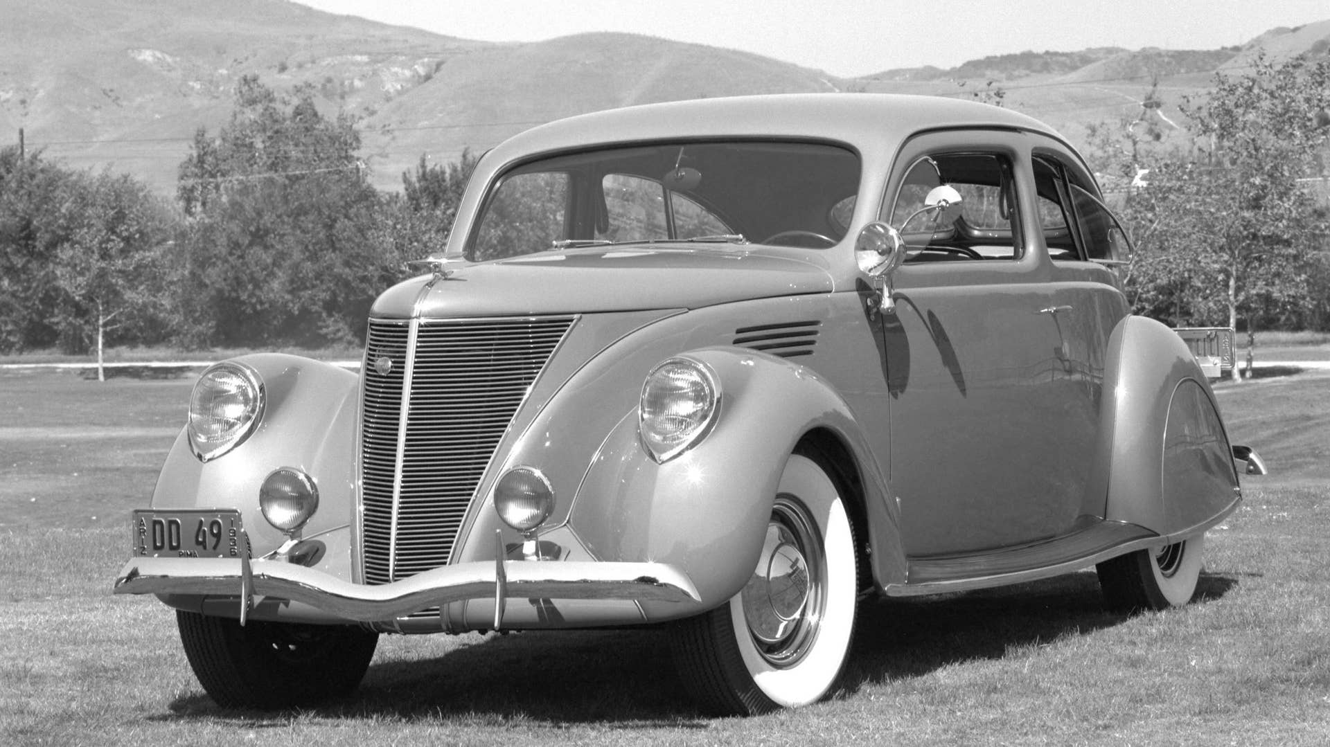 Lincoln Zephyr front
