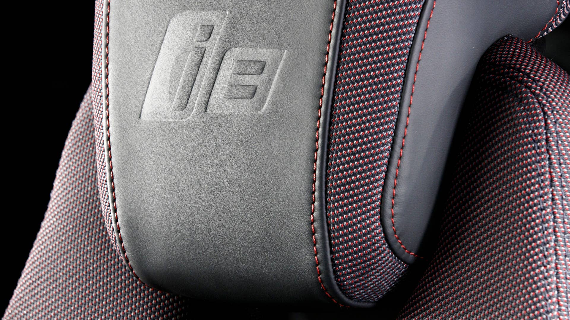 bmw i8 protonic red edition seat