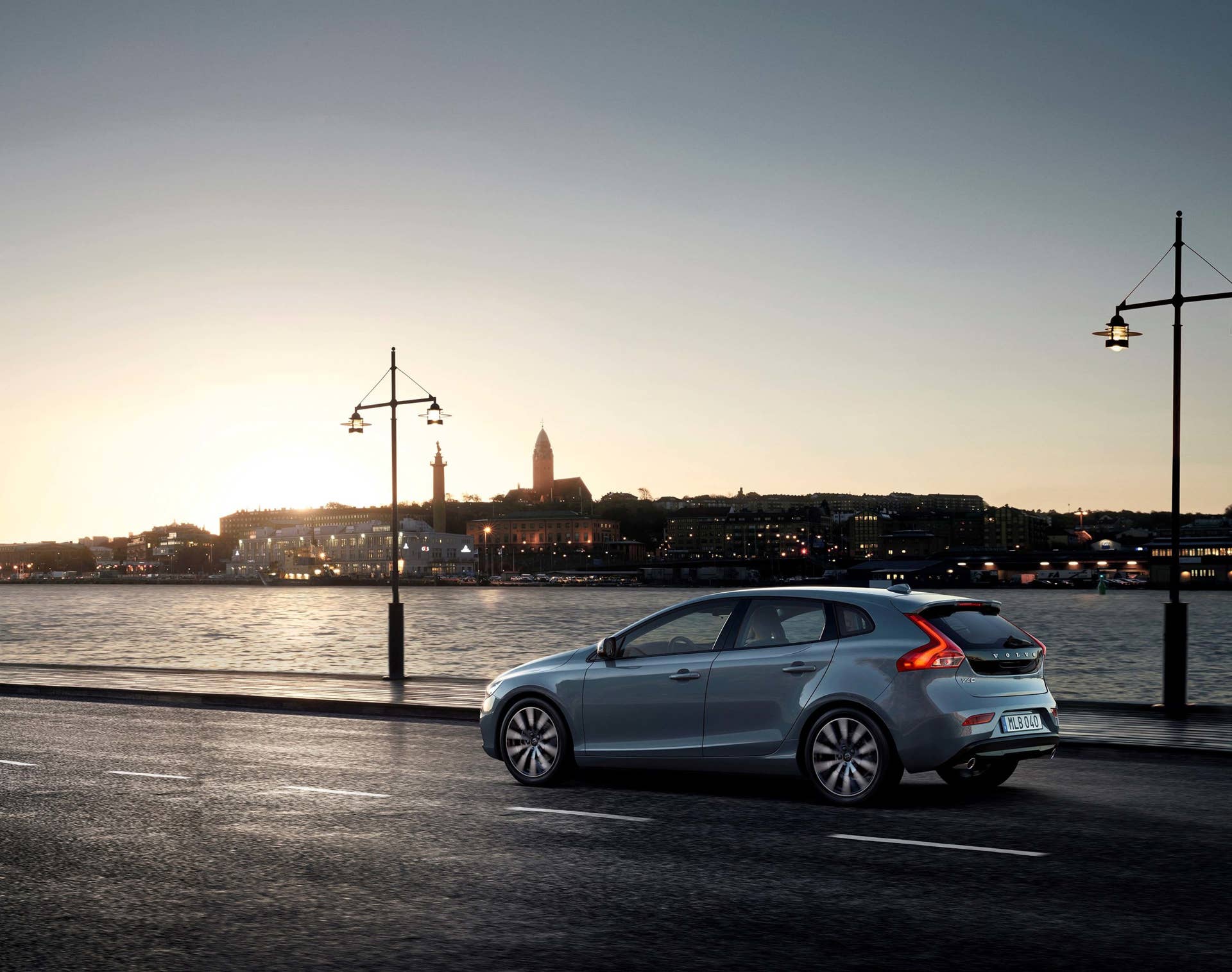 Volvo V40 side