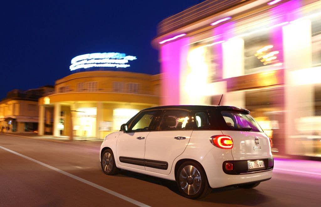 Fiat 500L at night