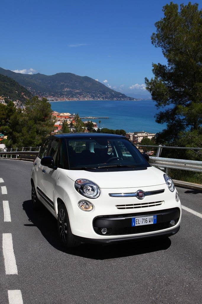 Fiat 500L front 3/4