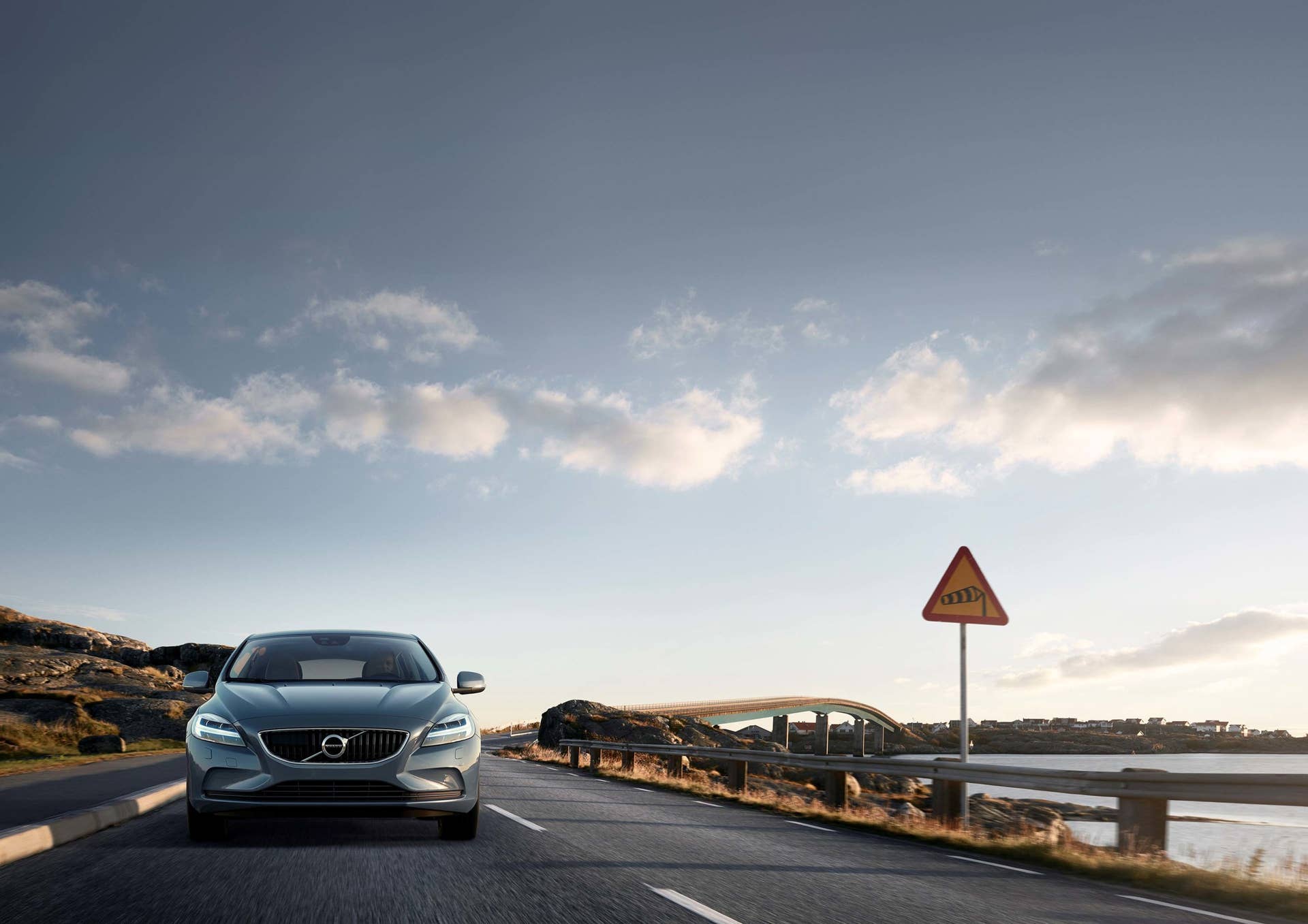 Volvo V40 front
