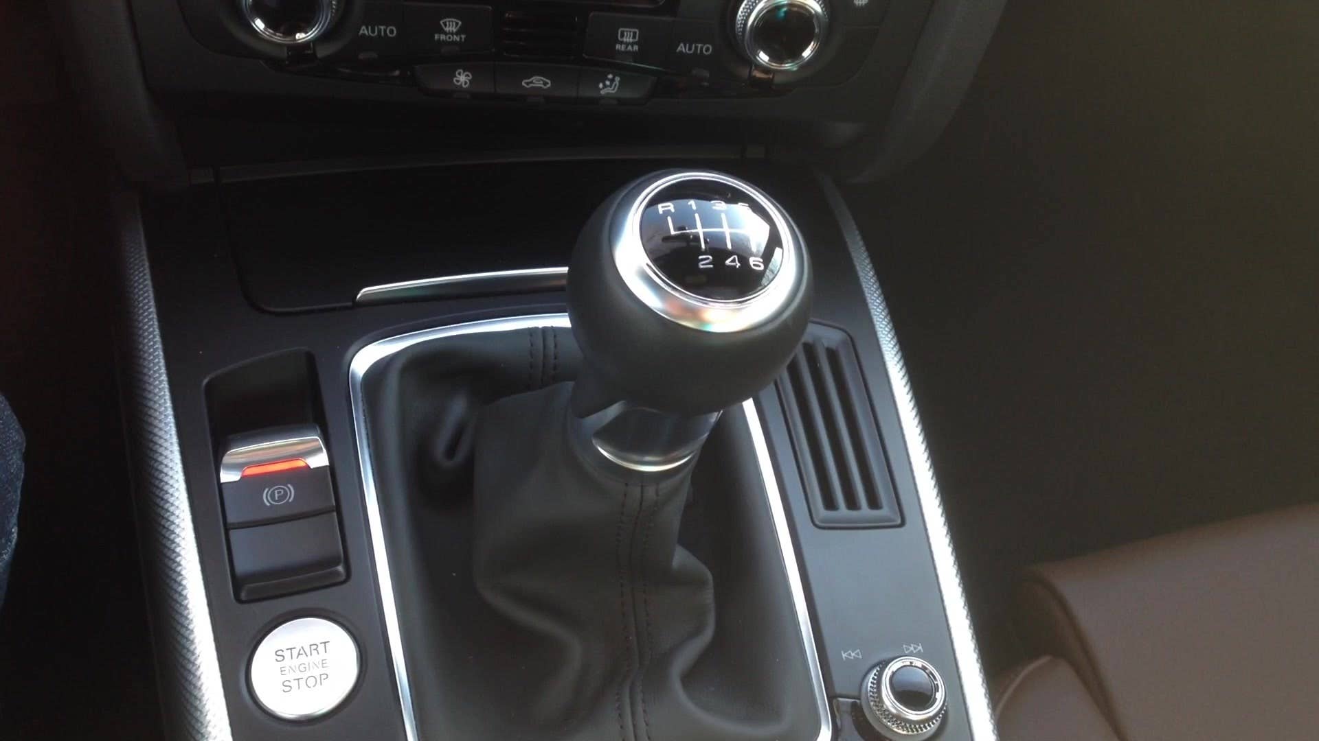 Autoblog's Greg Migliore shows off the gear shifter on the 2015 Audi A5.
