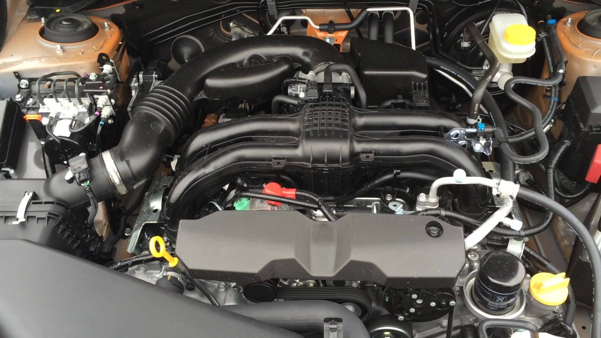 An up-close look at the 2.0L 4-cyl Subaru Boxer engine in the 2015 Subaru XV Crosstrek 2.0i Premium.