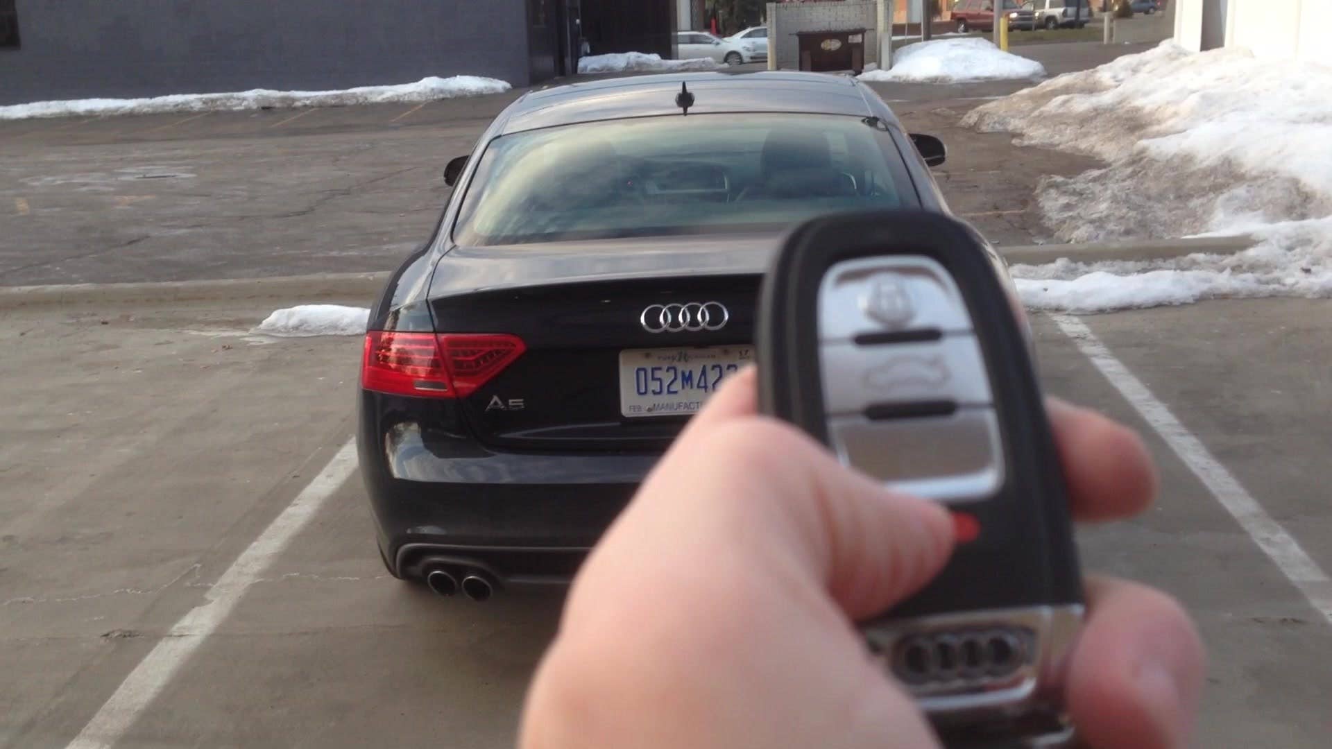 Autoblog's Greg Migliore demonstrates how to use the trunk-release feature on the 2015 Audi A5.