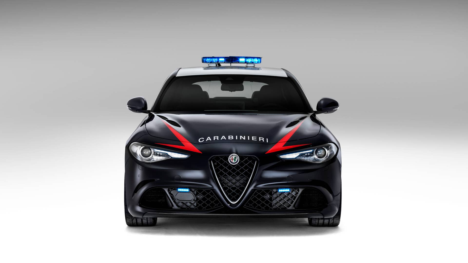 alfa romeo giulia quadrifoglio police front