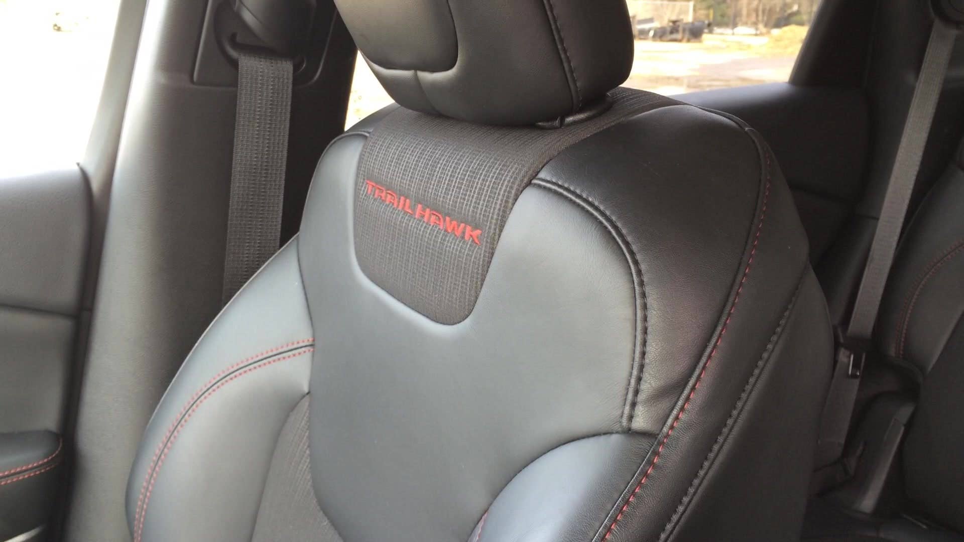 We take a quick look at the interior trim on the 2014 Jeep Cherokee Trailhawk, which includes red contrast stitching throughout.