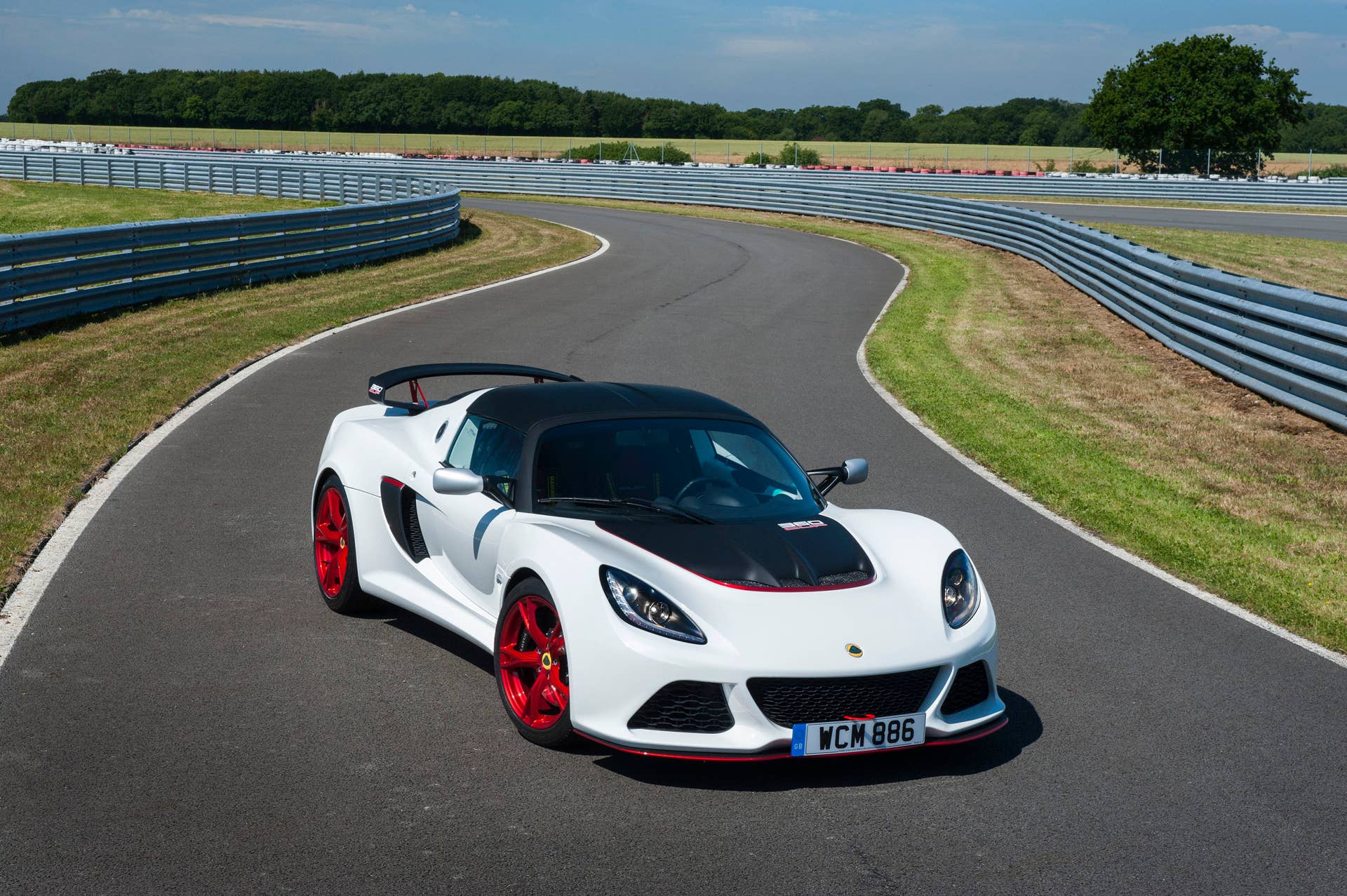 white lotus exige 360 cup at a curve
