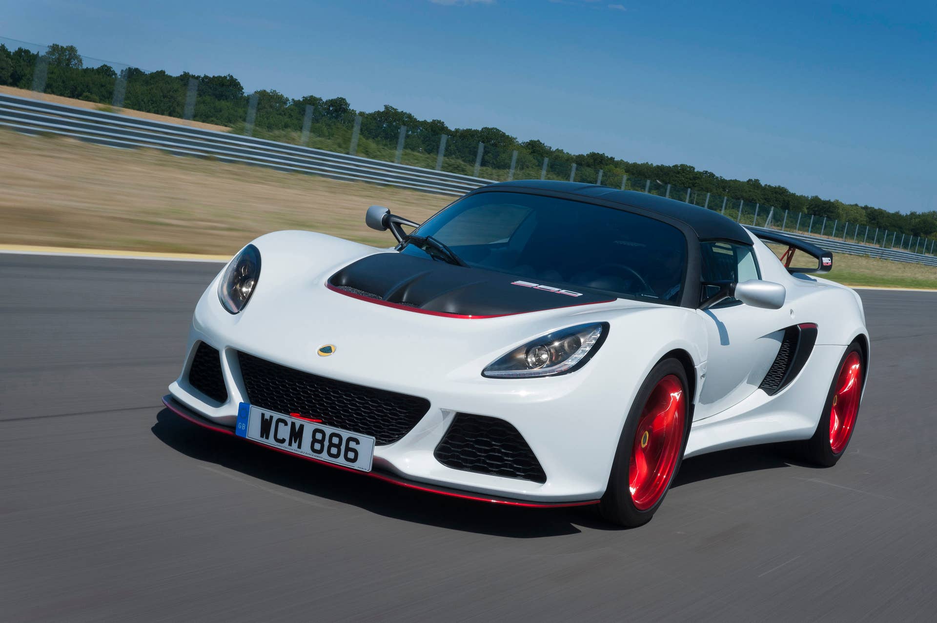 white lotus exige 360 cup on track