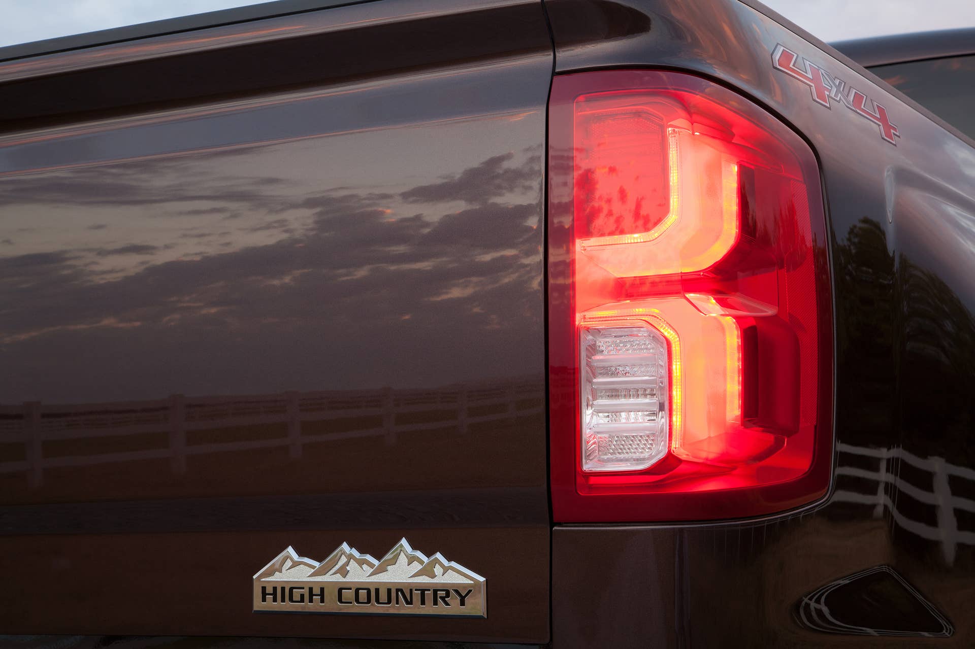 2016 Chevrolet Silverado 1500 High Country taillamp