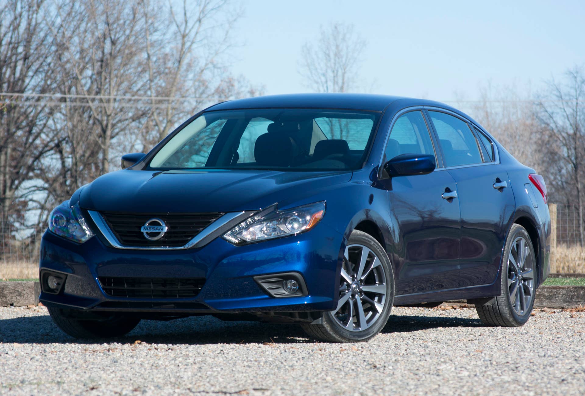 2016 Nissan Altima lookin' good in blue