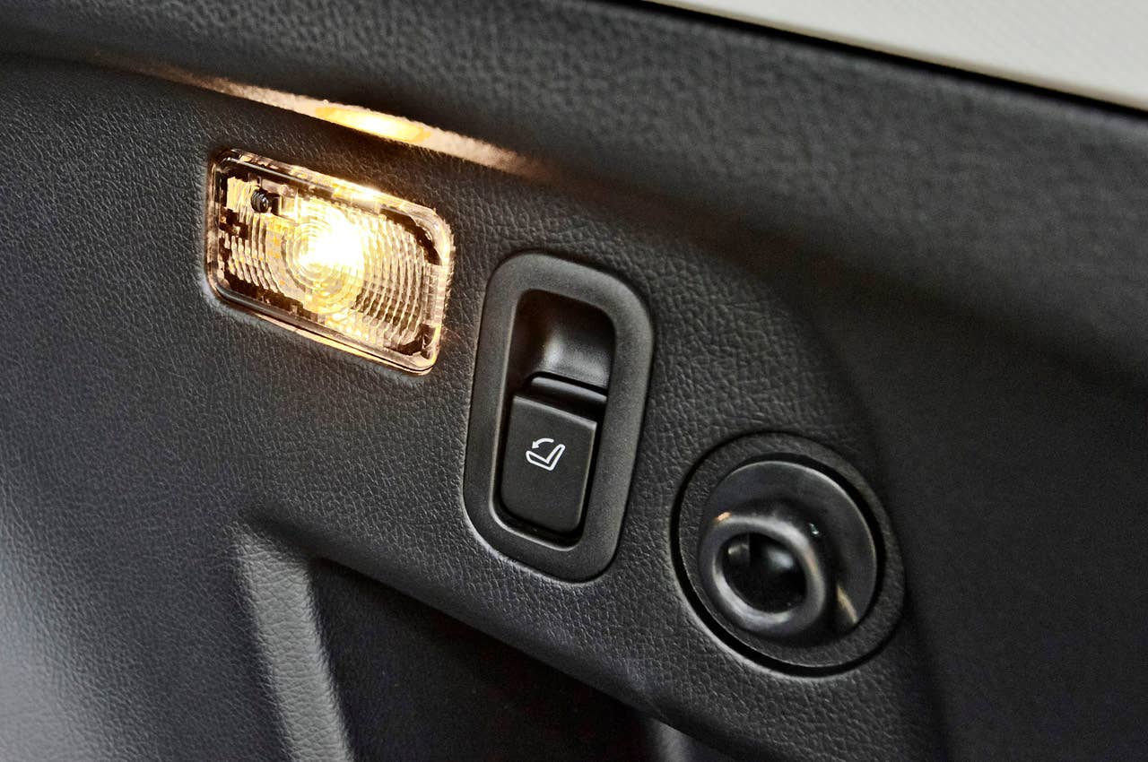 2014 Subaru Forester rear seat lever