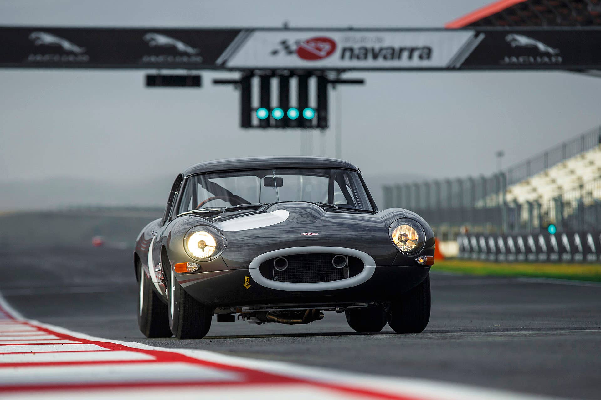 Jaguar Continuation Lightweight E-Type on track