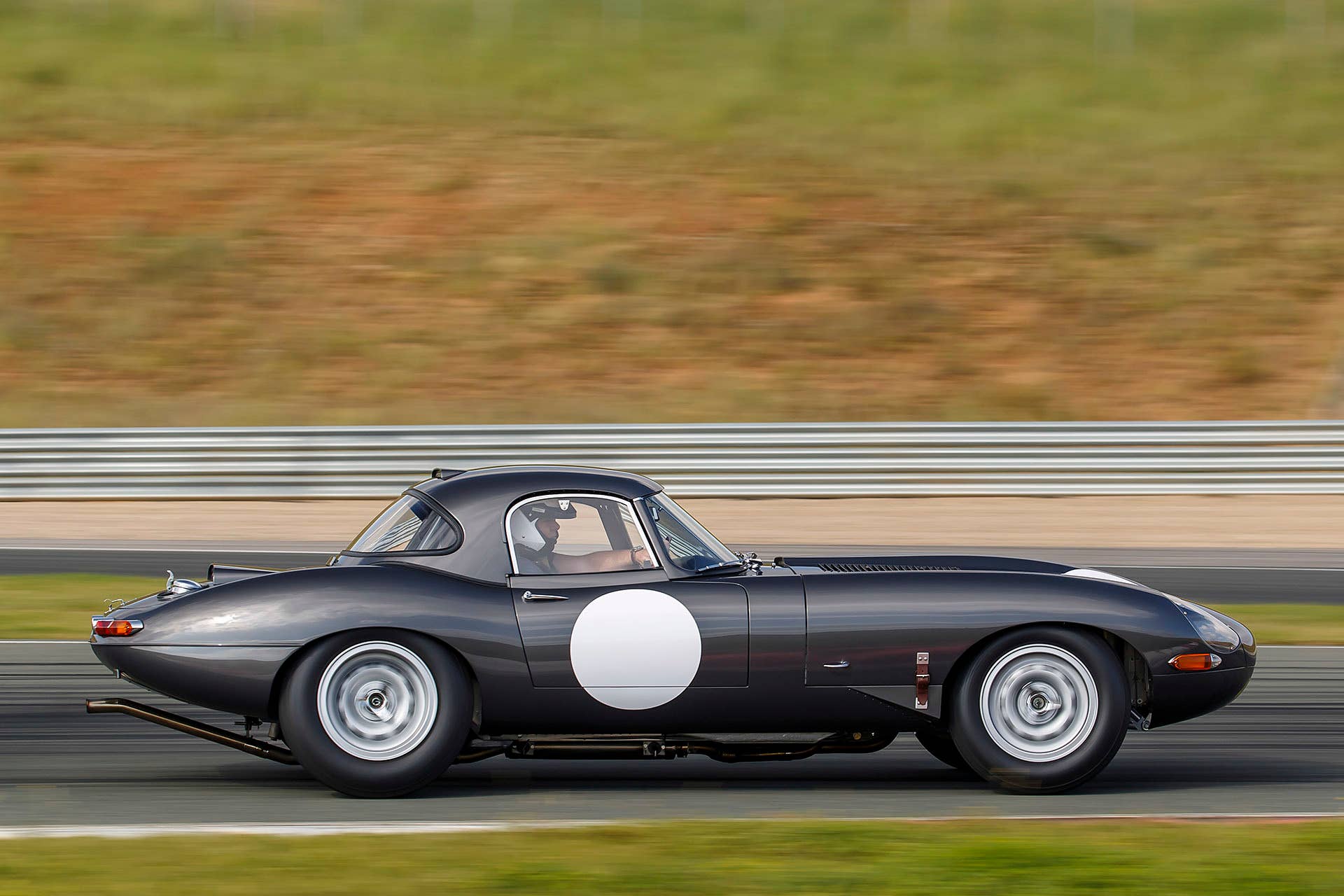 Jaguar Continuation Lightweight E-Type on track