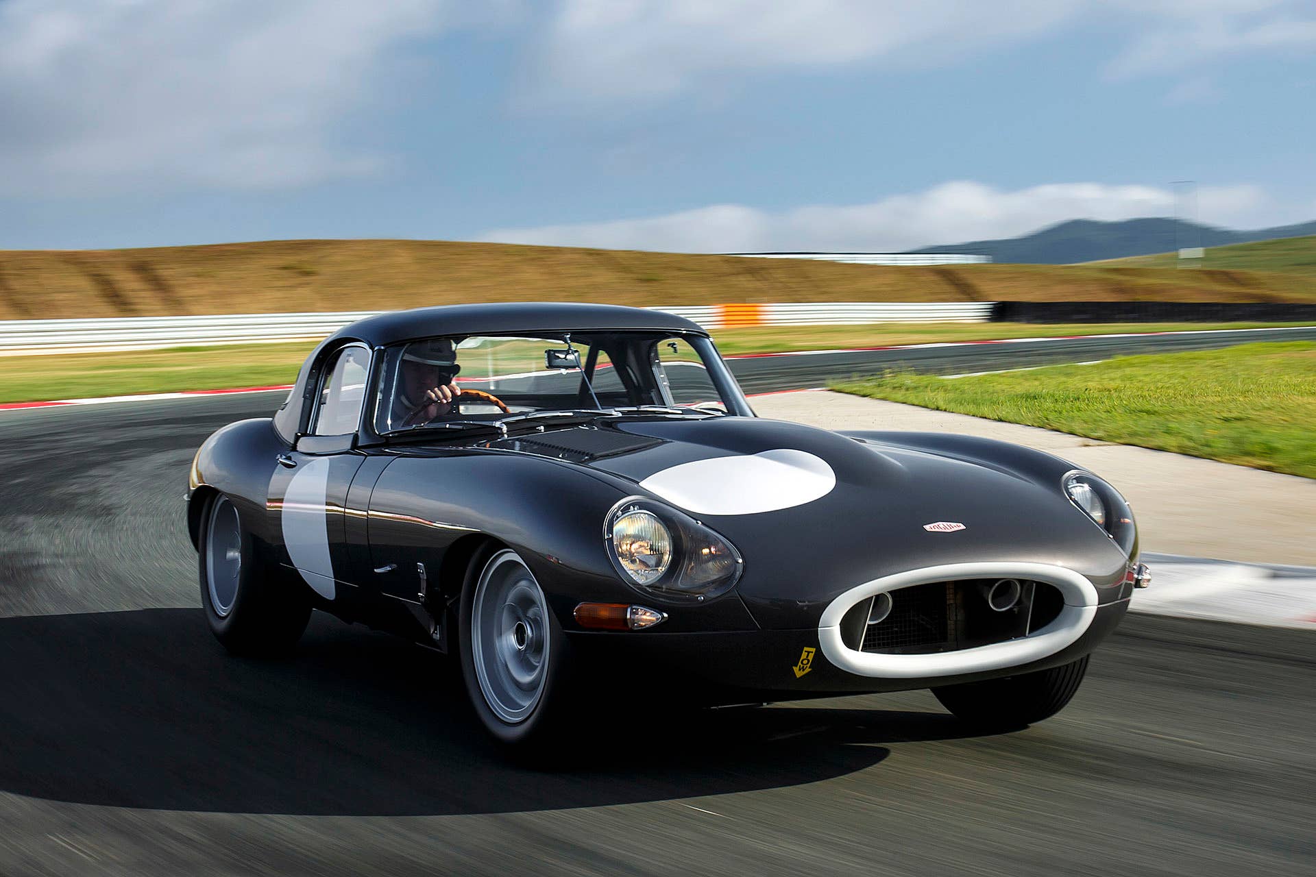 Jaguar Continuation Lightweight E-Type on track