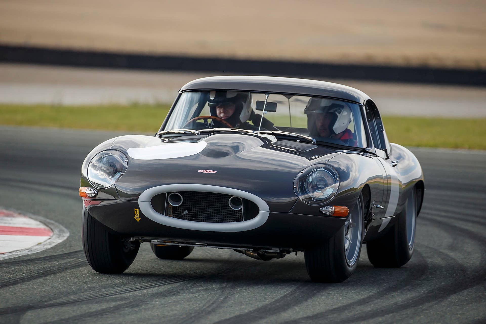 Jaguar Continuation Lightweight E-Type on track