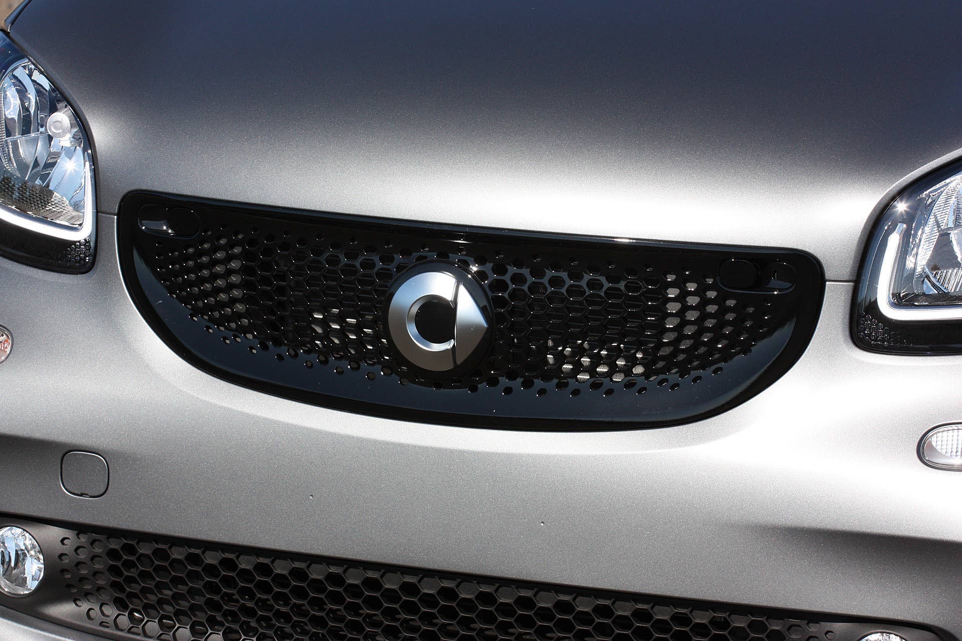 2016 Smart Fortwo grille