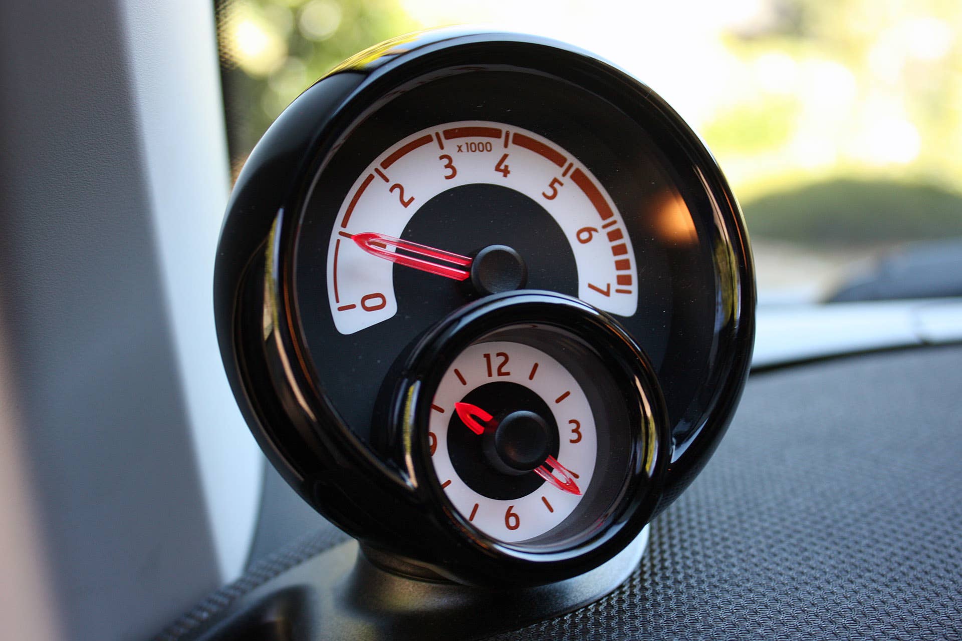 2016 Smart Fortwo tachometer