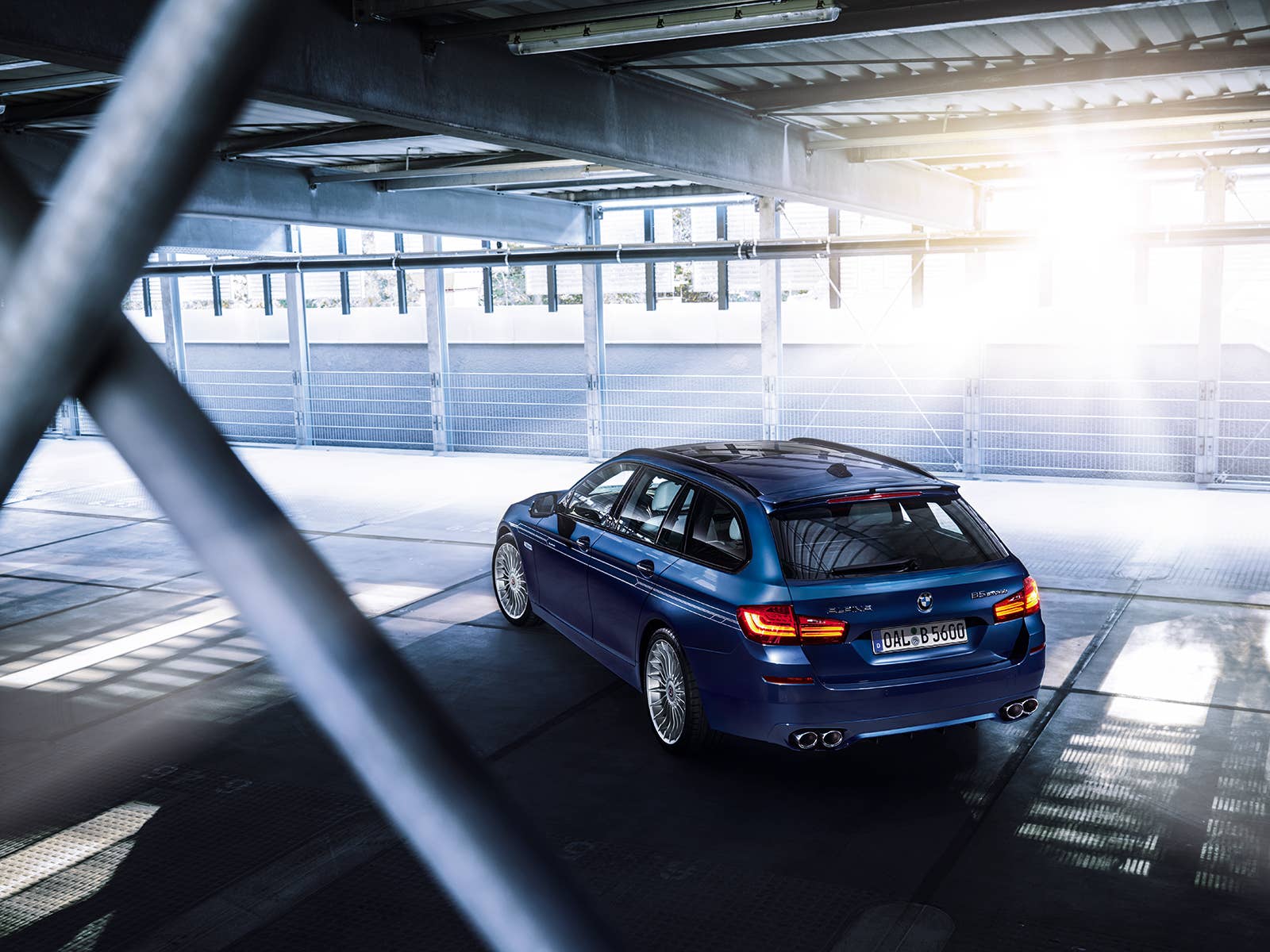 2016 BMW Alpina B5 Biturbo wagon rear 3/4