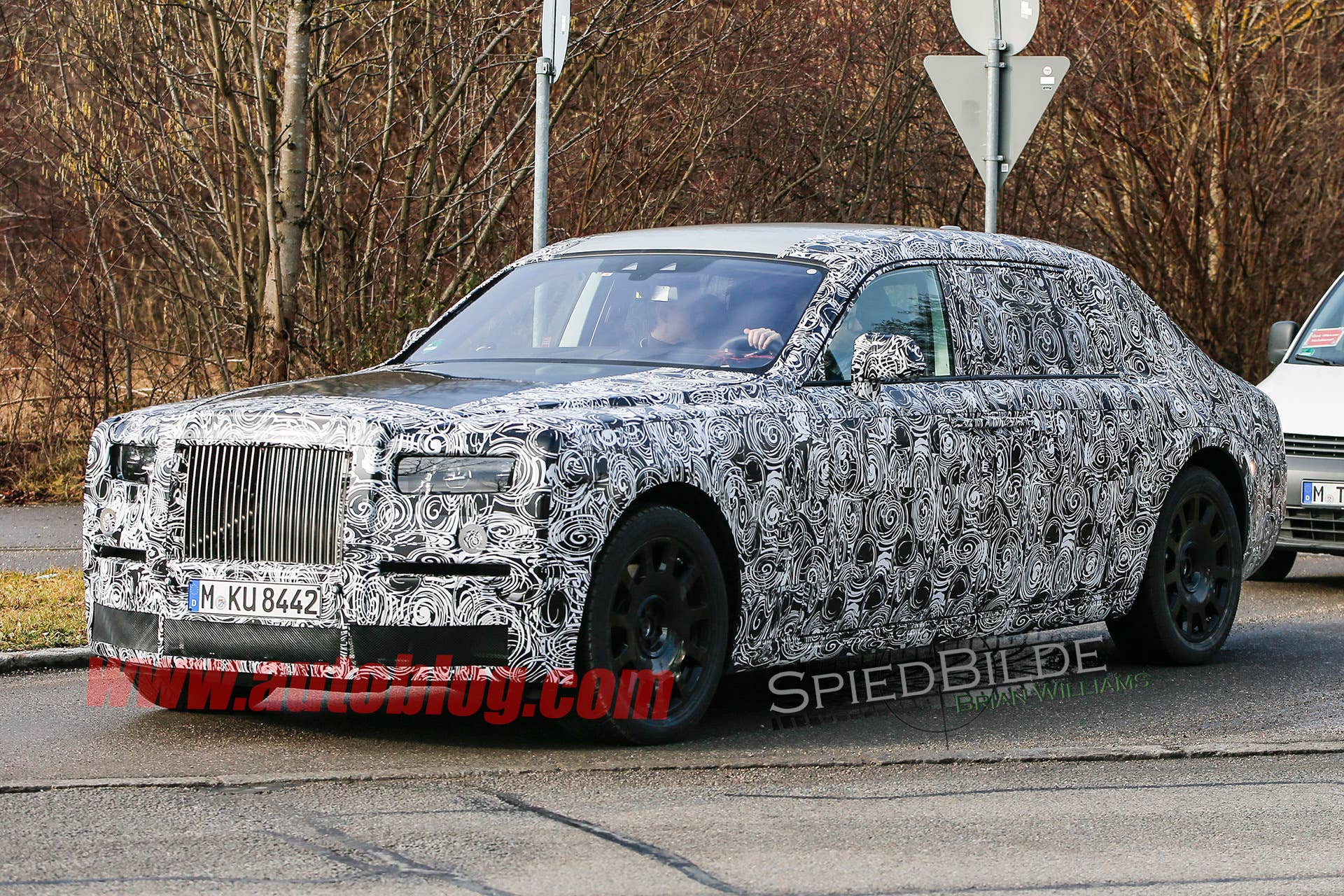 rolls-royce spy shots phantom camo