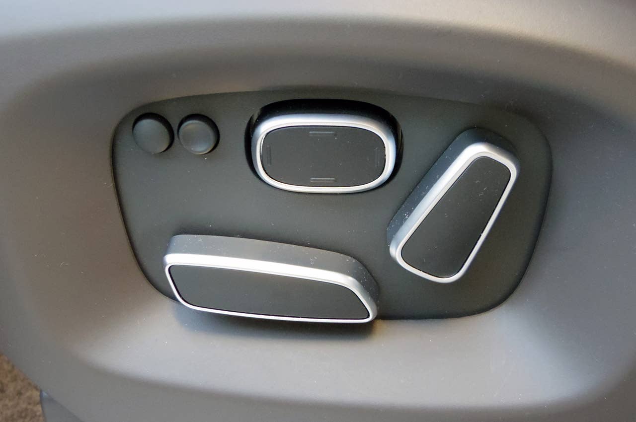 2013 Land Rover Range Rover seat controls
